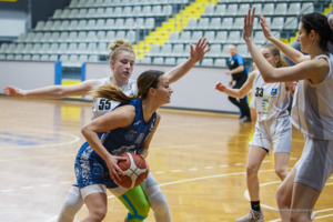 Mecz drugiej ligi koszykówki kobiet: MKS Pałac Młodzieży Tarnów - RMKS XBEST Rybnik